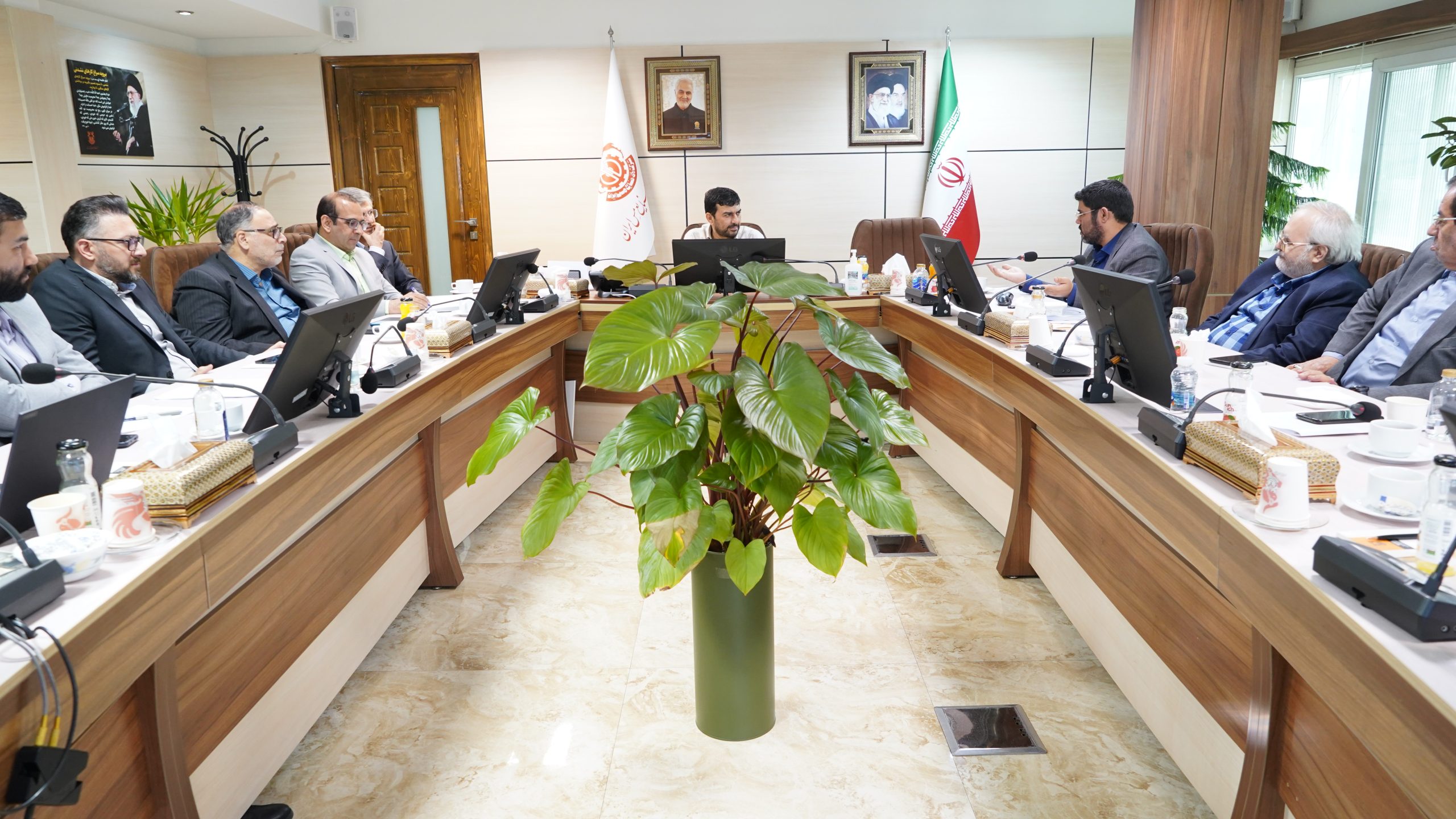 اولین نشست مدیر عامل شرکت ملی صنایع مس ایران با مدیر عامل، اعضاء هیئت مدیره و معاونین شرکت کانی مس