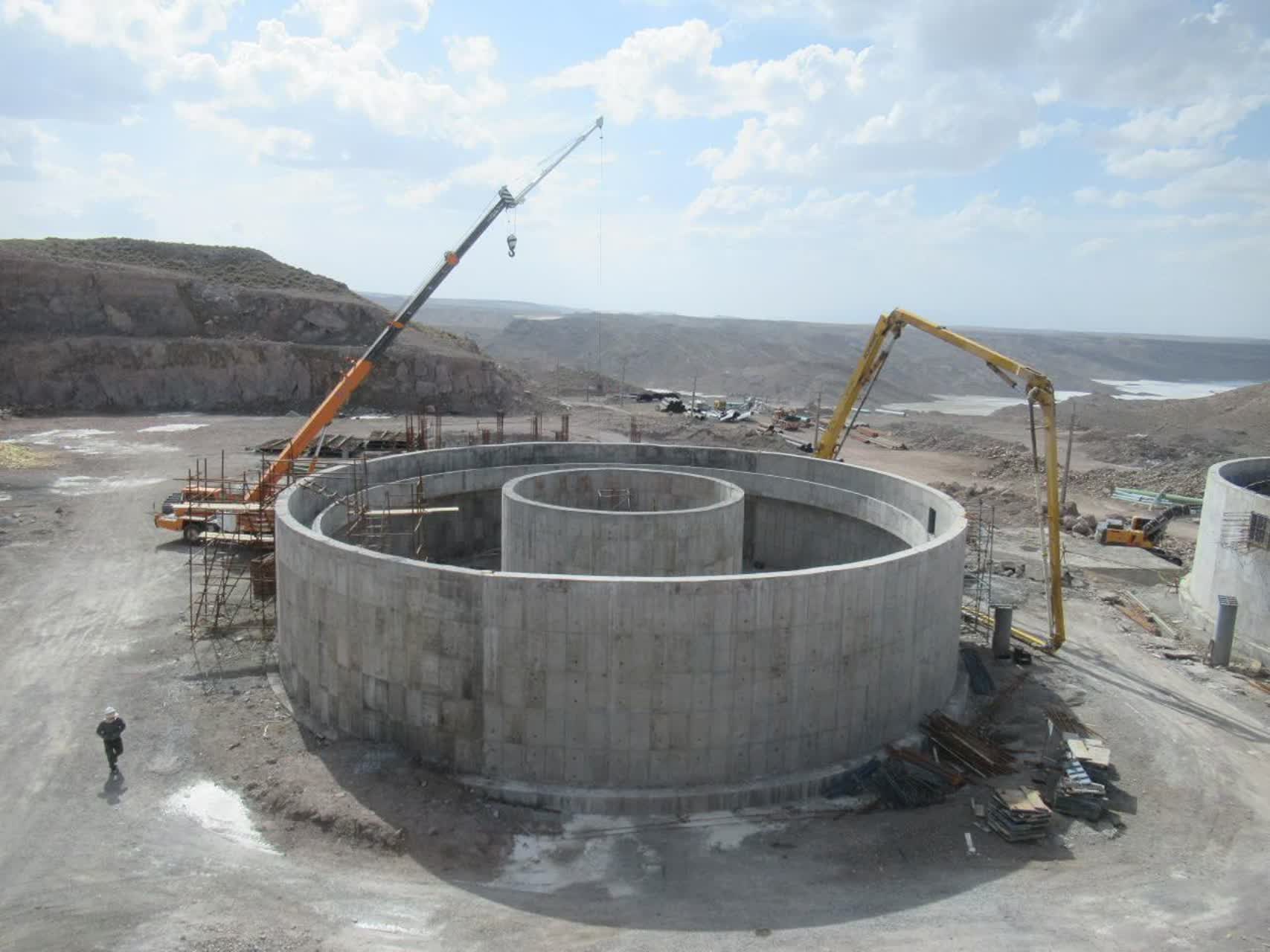 اتمام عملیات اجرایی سازه‌های بتنی کلاری‌ فلوکولاتورهای تصفیه خانه آب صنعتی پروژه تیکنرهای خمیری دره‌زار