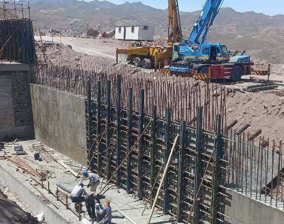 تسریع در اجرای دیوار های حائل پروژه احداث کارخانه تیکنرهای خمیری دره‌زار